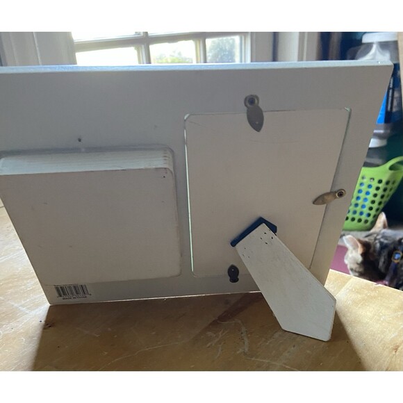 Heart - Shaped Picture Frame  White Wooden Frame with Heart-Shaped Floral Inset - Picture 3 of 3